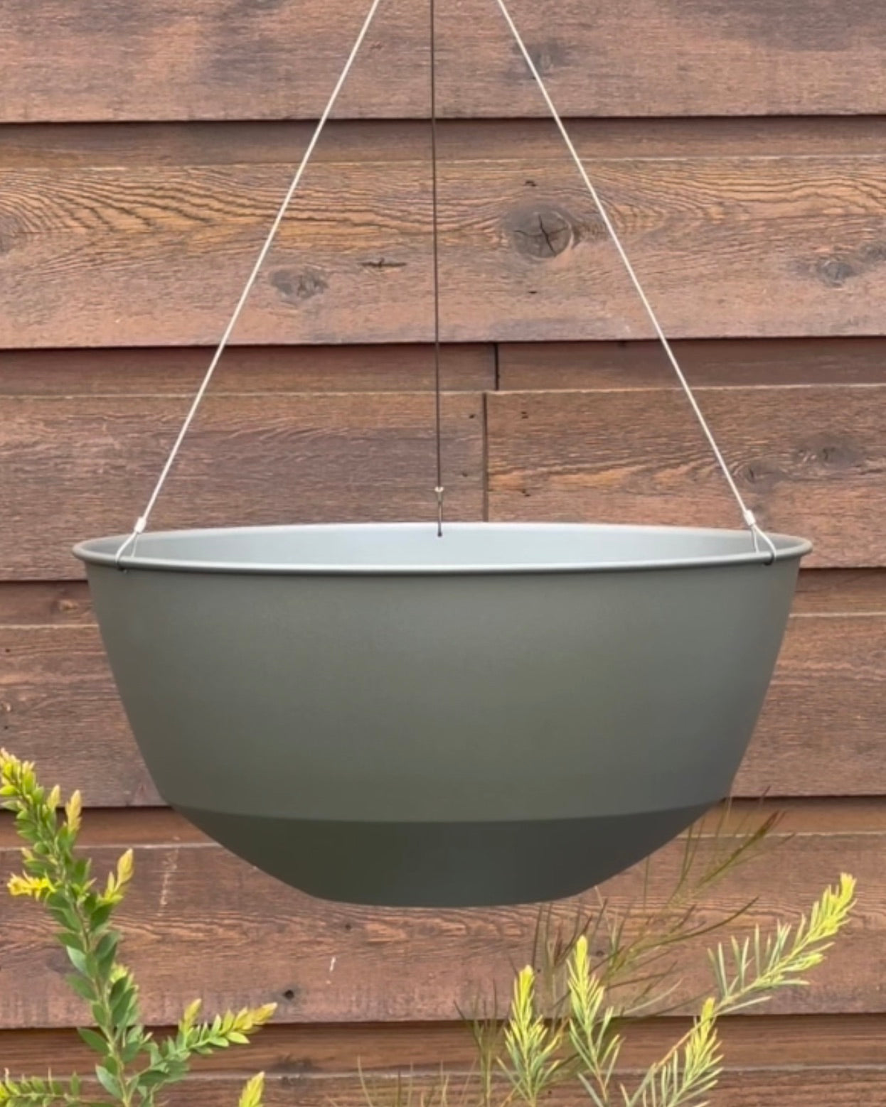 Navio Hanging Planter